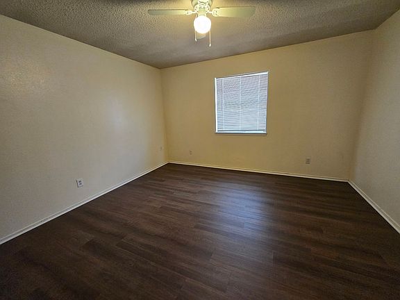2nd image of 808 E La Paloma Ln