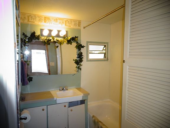4th image of 249 Jasper St Lot 55