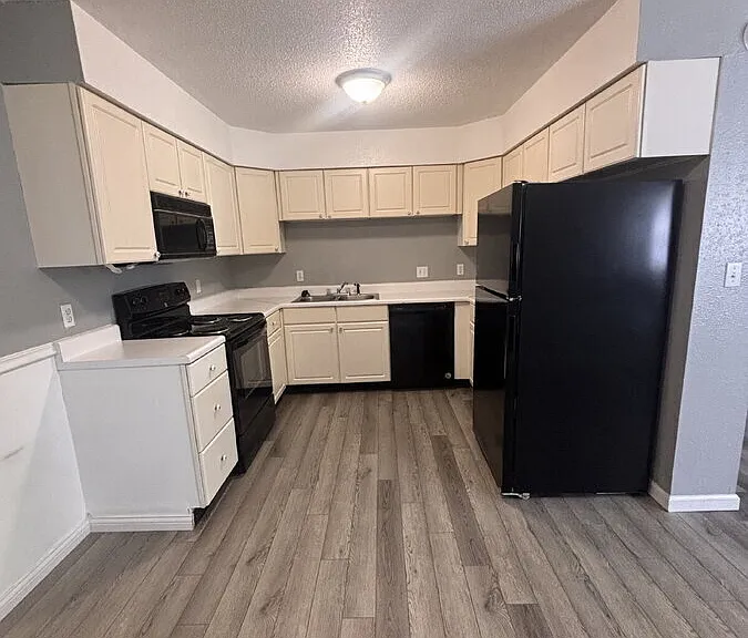 1521 Marcella St #1B — Photo 5