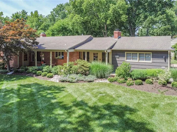 9234 Belinder Rd, Leawood, KS 66206