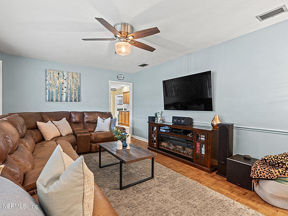 4th image of 1620 MT VERNON Drive