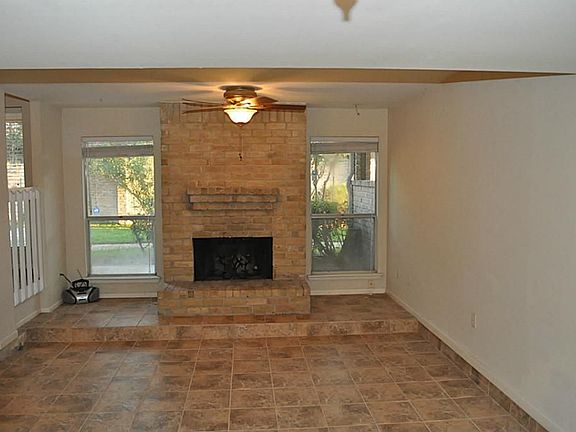 4th image of 728 Country Place Dr