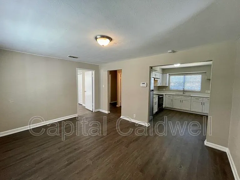 1904 E Emma St — Photo 6