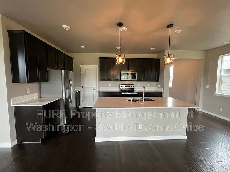 910 Burwood St SE — Photo 4