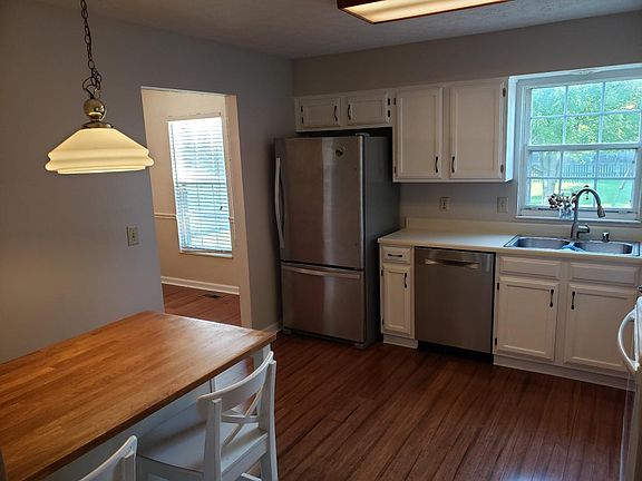 3rd image of 7928 Dorsetshire Dr