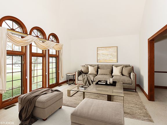3rd image of 2163 Canterbury Ln
