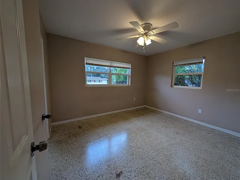 208 Oakwood Dr — Photo 12