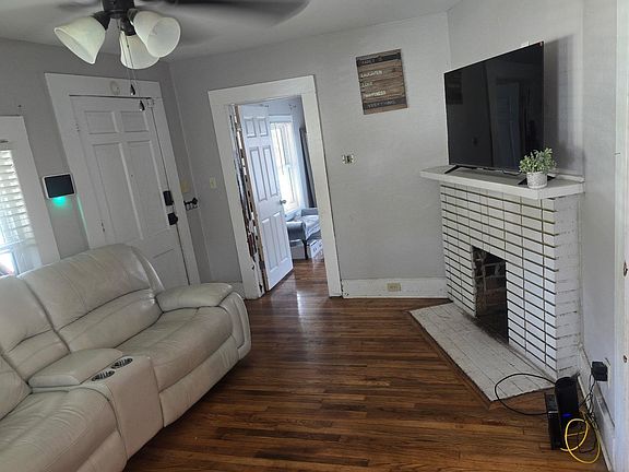 3rd image of 3844 41st Ave N