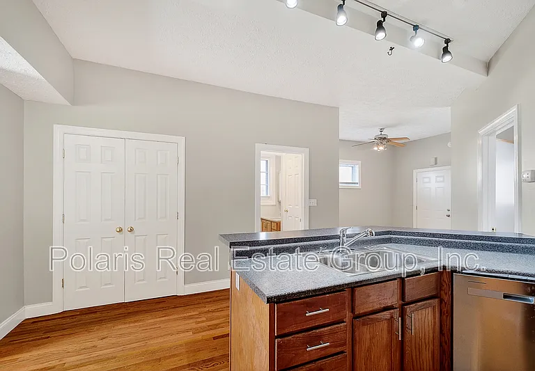 145 E 14th St — Photo 16