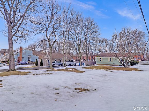 4th image of 131 Mountain View Avenue