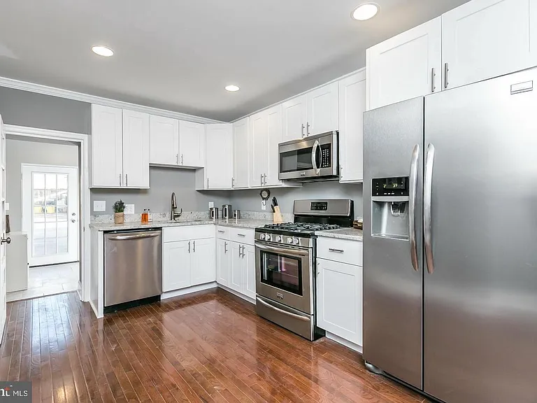 1505 Clarkson St — Photo 5