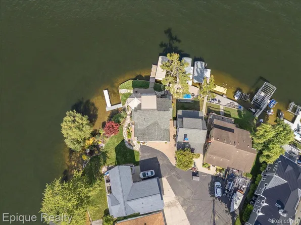 51 Crescent Ave, Lake Orion MI