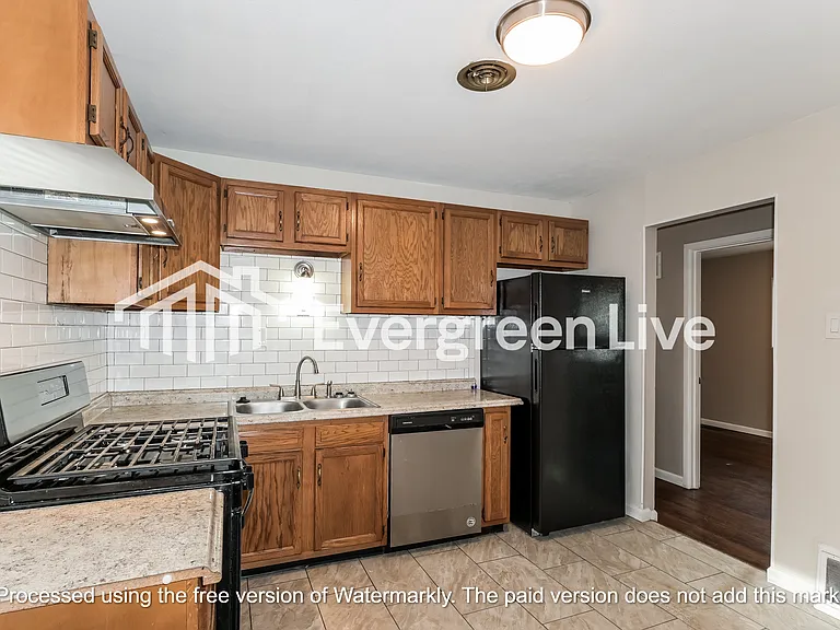 1070 Ozment Dr — Photo 11