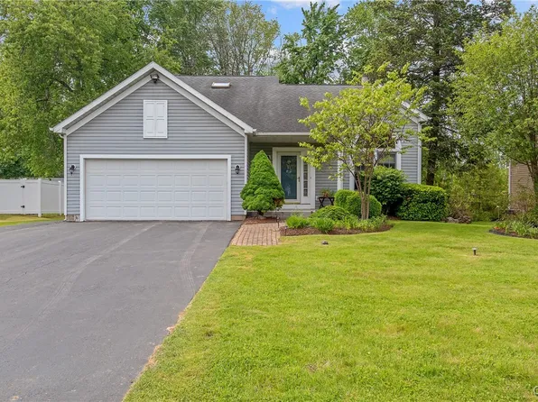 112 Ausable Run, Liverpool, NY 13088