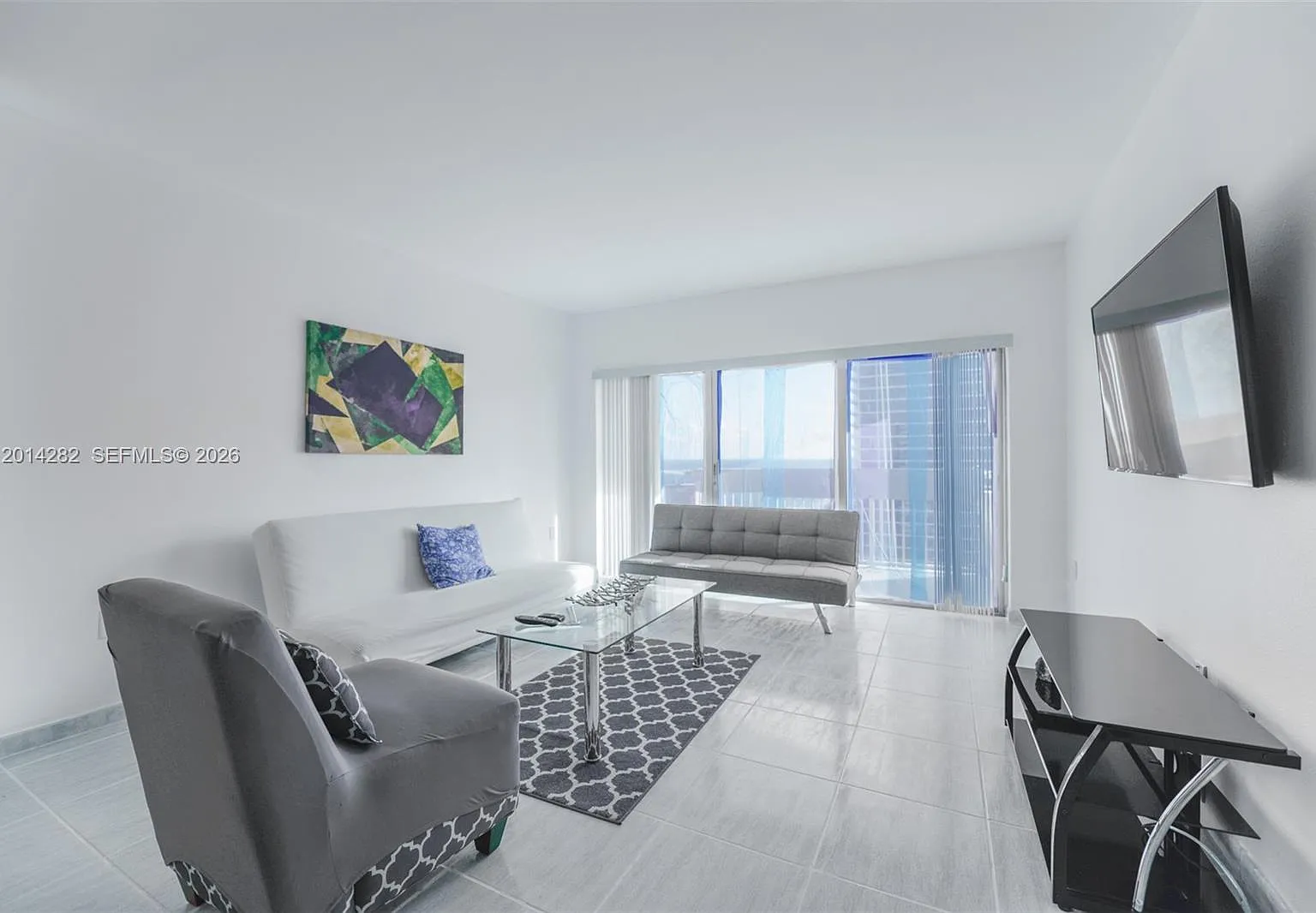 Hemispheres Condo — Photo 4
