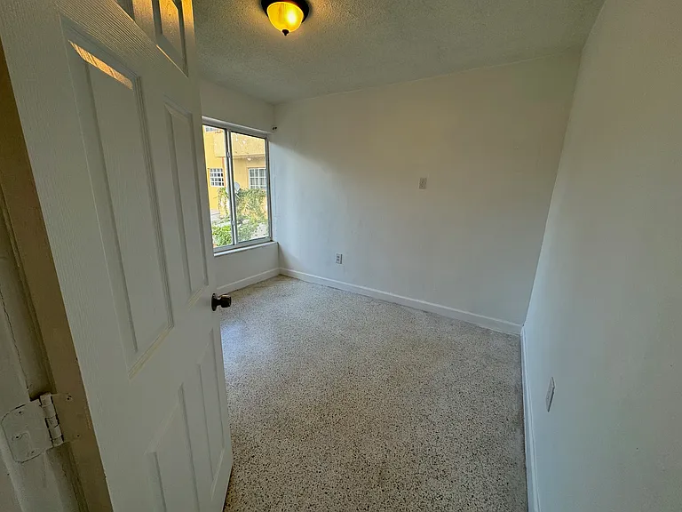 1361 SW 4th St #4 — Photo 7