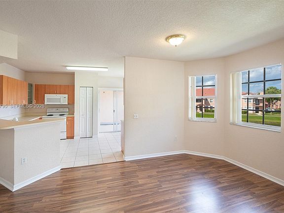 5th image of 2407 Belmont Ln #2407