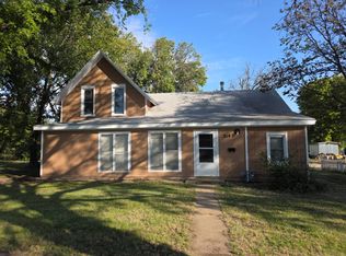 219 Saint Louis Ave, Ellsworth, KS 67439