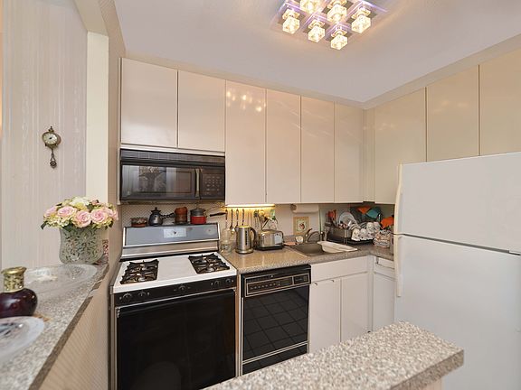 4th image of 3111 Ocean Pkwy APT 3F