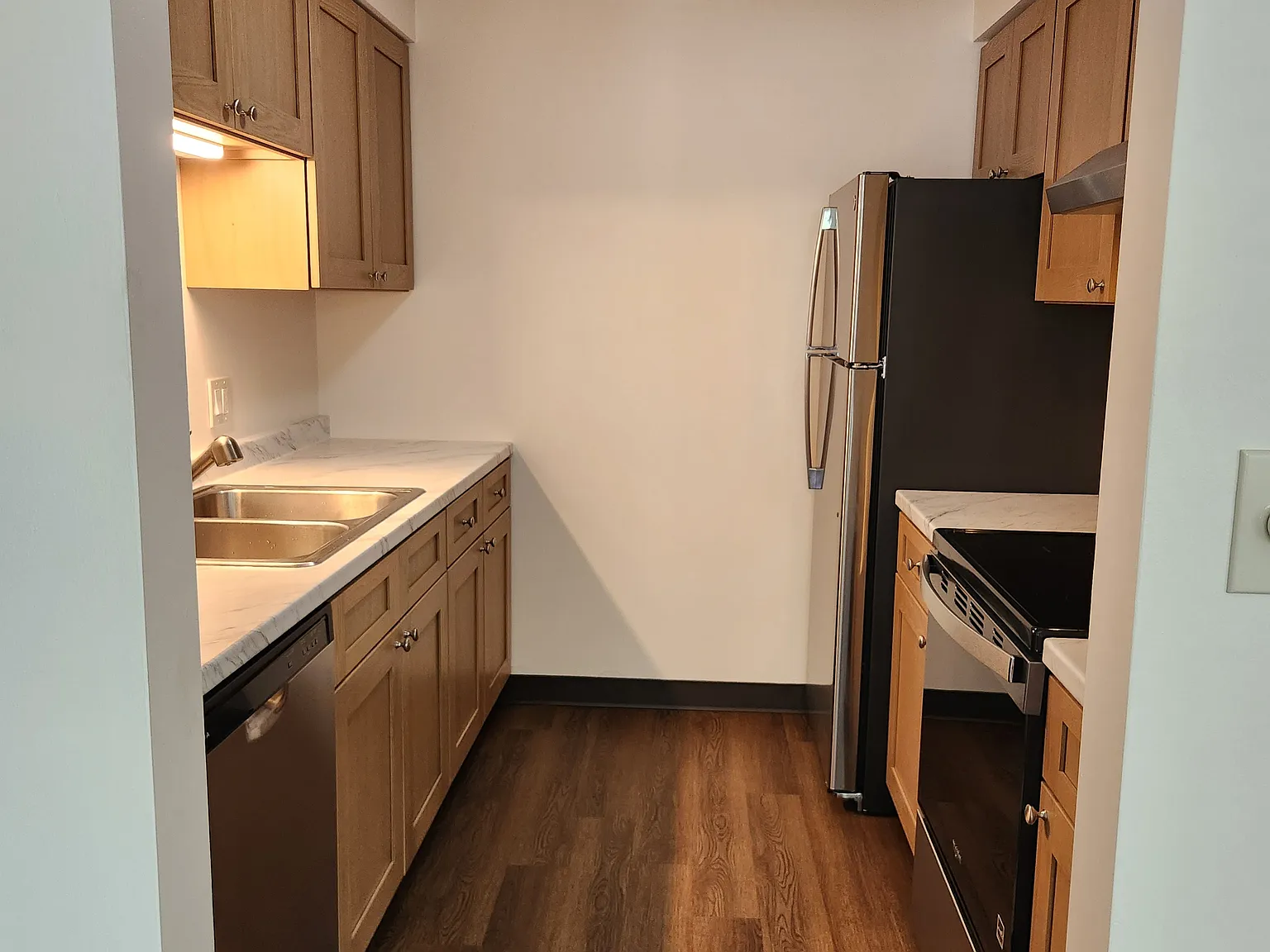 1 bed, 875 sqft, $1,600 — Photo 2