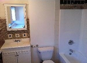 4th image of 1228 1/2 Broadway St