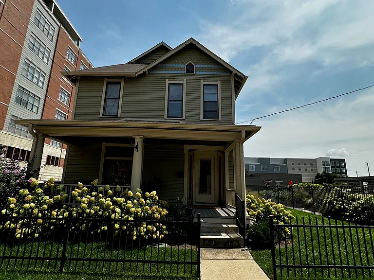 527 N. College Ave — Photo 16