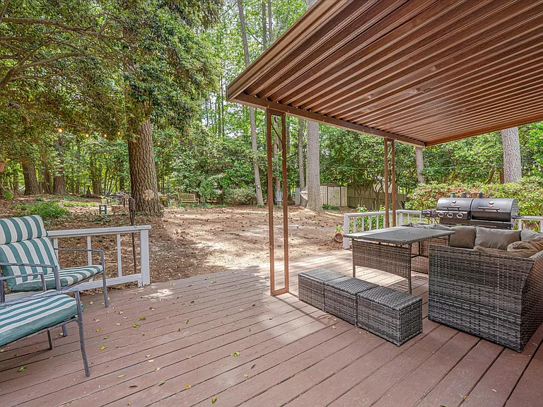 409 Northclift Dr — Photo 28