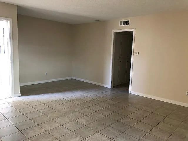 8706 Hurlbut St — Photo 18