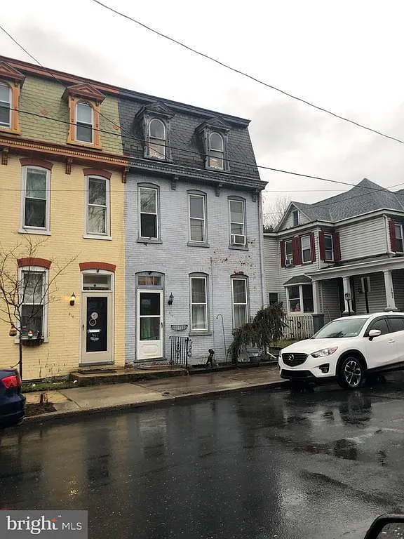 218 A St photo 1