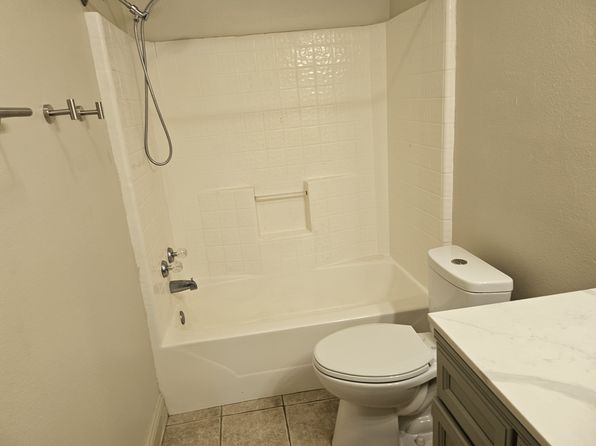 604 W Waco St #2