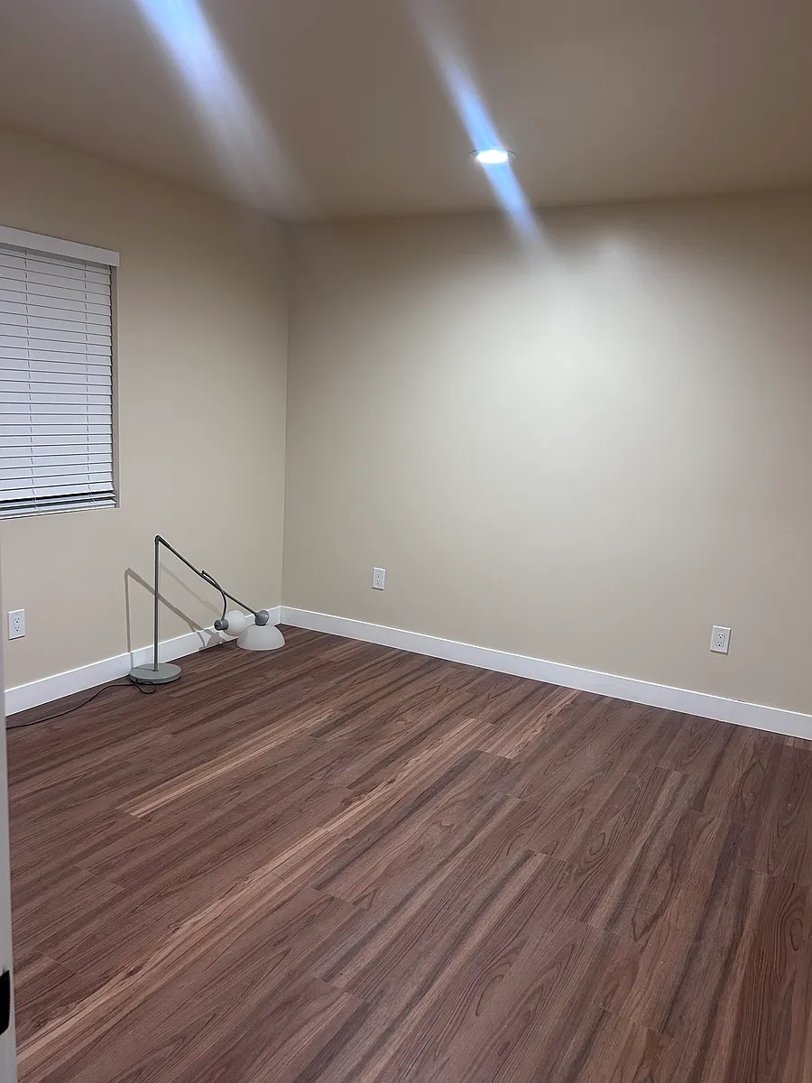 Building Photo - 1542 N Isadora Way