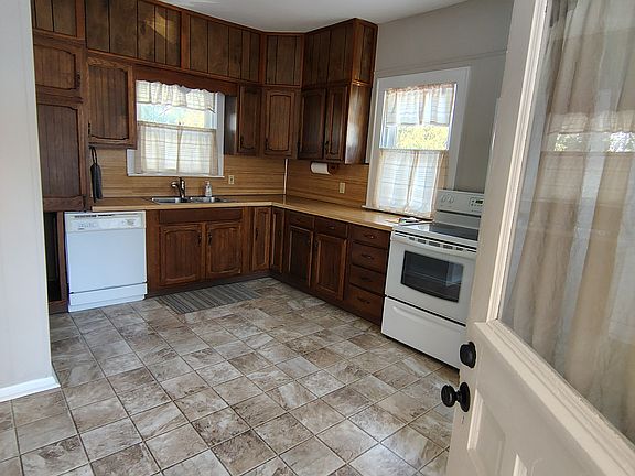 3rd image of 117 W Main Ave