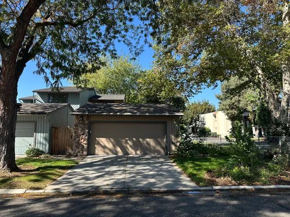 1033 N Camelot Dr, Boise, ID 83704