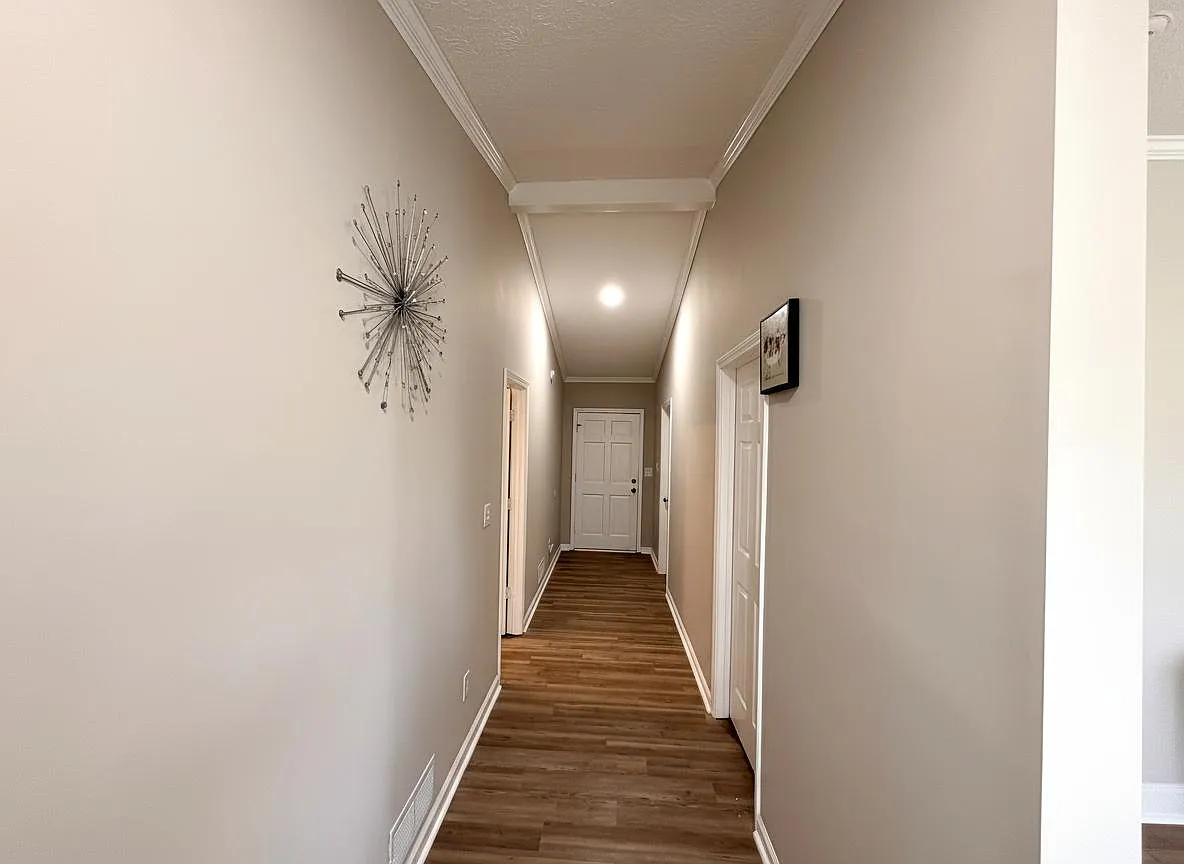 4 bed, 4.0 bath, 2427 sqft, $879 — Photo 2