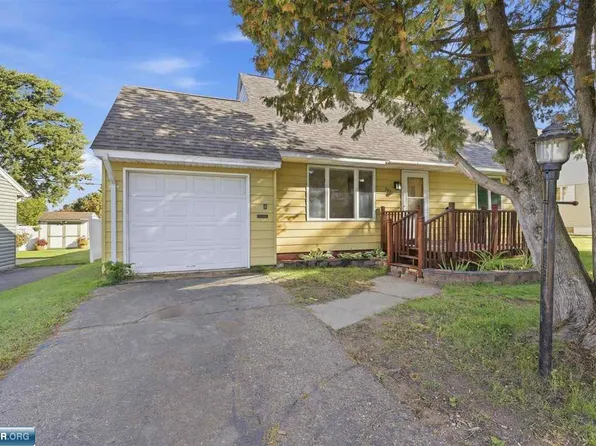 205 Hampshire Dr, Hoyt Lakes, MN 55750