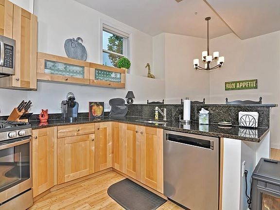 3rd image of 28 Broad St Unit 103