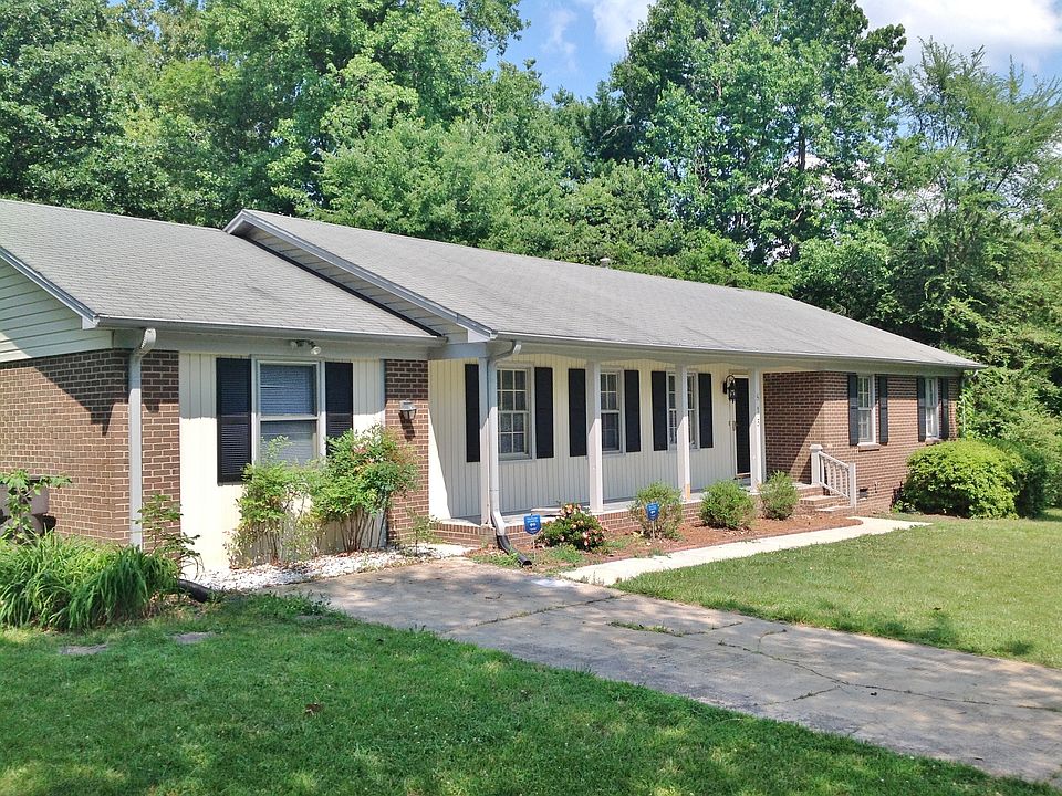 1st image of 815 Edinburgh Dr