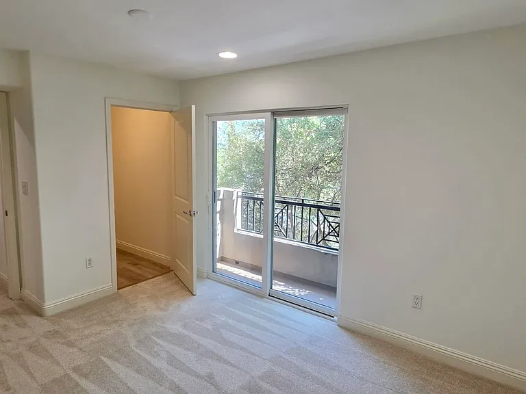 Second floor bedroom with walk in closet