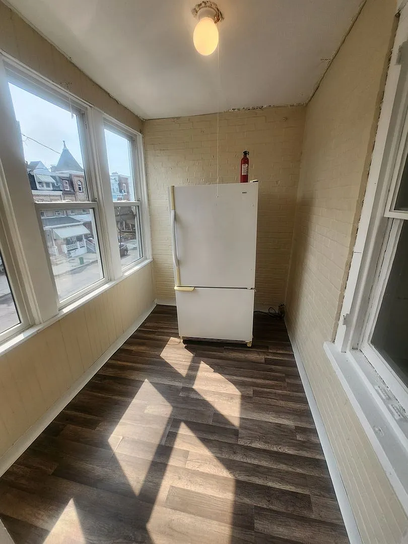 1402 W Linden St — Photo 2