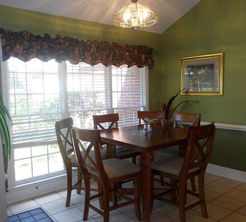 3rd image of 182 Glen Arven Dr