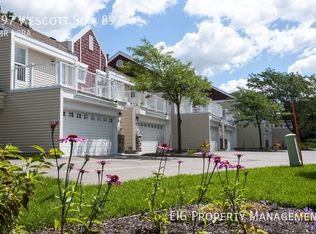 897 Wescott Sq #897, Saint Paul, MN 55123