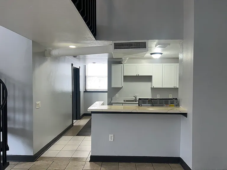 2105 W Lapham St — Photo 2