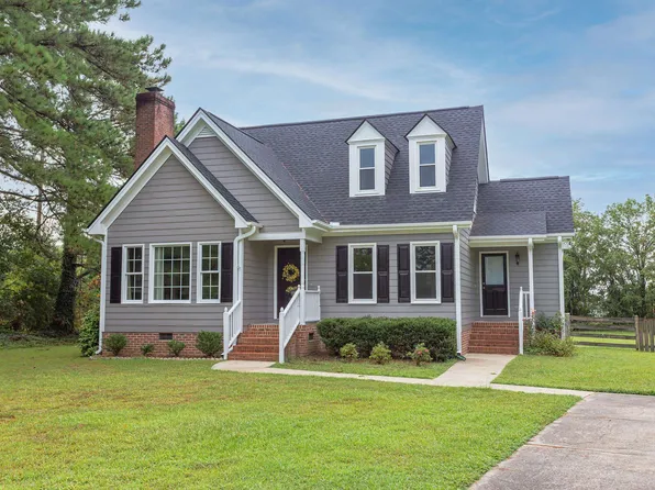 1637 Eastwood Dr, Fuquay Varina, NC 27526