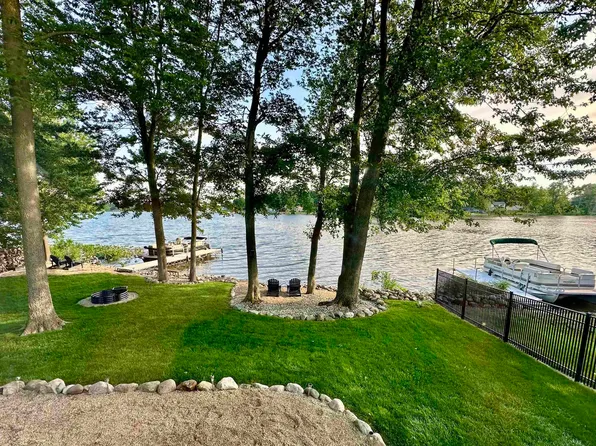 2644 E Skinner Lake Dr N, Albion, IN 46701