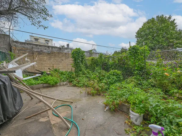 121 Montauk Avenue image 11 of 19