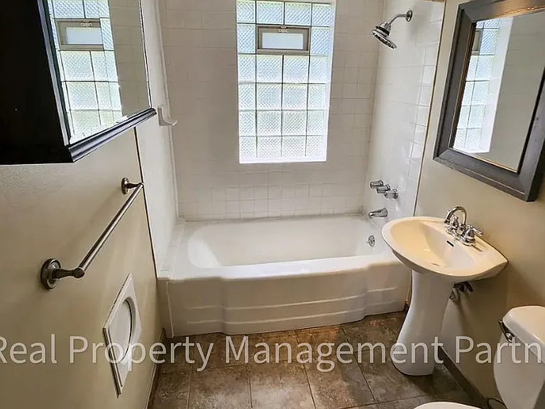 772 Hubbard St NE — Photo 17