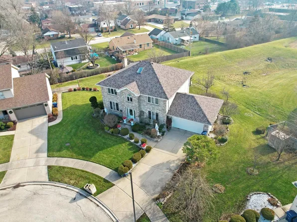 8755 Kitty Ln, Hickory Hills, IL 60457
