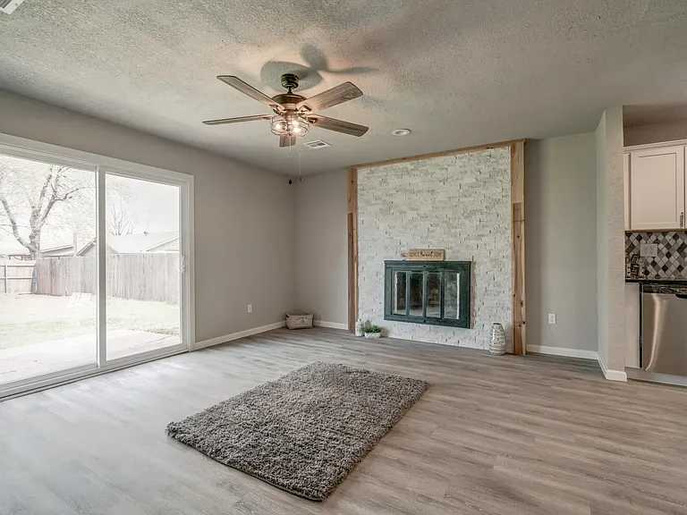 605 Saint James Pl — Photo 13