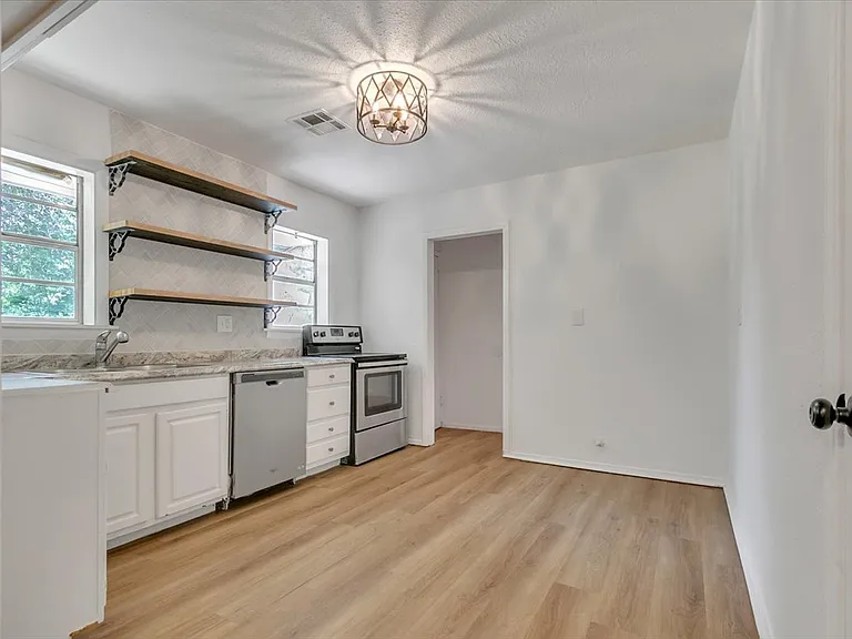 2116 Andover Ct — Photo 25