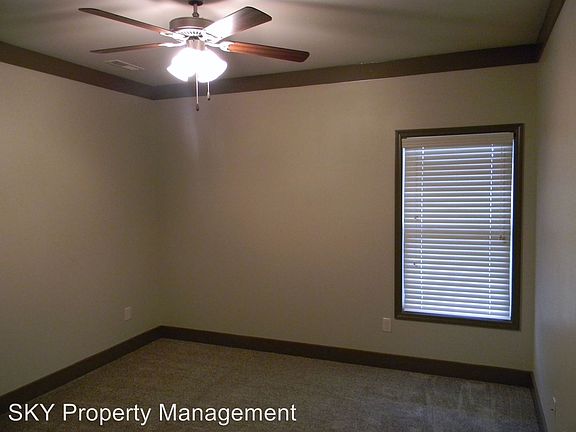 5th image of 556 Emmett Ave APT 31